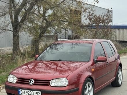 Красный Фольксваген Гольф, объемом двигателя 1.6 л и пробегом 320 тыс. км за 3499 $, фото 1 на Automoto.ua