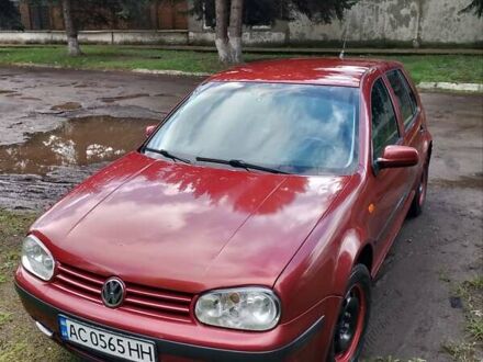 Фольксваген Гольф 1999 в Луцке на Automoto.ua Красный Фольксваген Гольф, объемом двигателя 1.6 л и пробегом 370 тыс. км за 2900 $, фото 1 на Automoto.ua