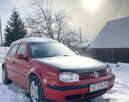 Красный Фольксваген Гольф, объемом двигателя 1.39 л и пробегом 300 тыс. км за 3000 $, фото 1 на Automoto.ua