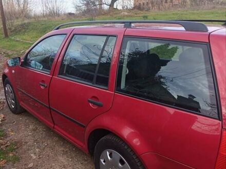 Красный Фольксваген Гольф, объемом двигателя 1.4 л и пробегом 202 тыс. км за 3998 $, фото 1 на Automoto.ua