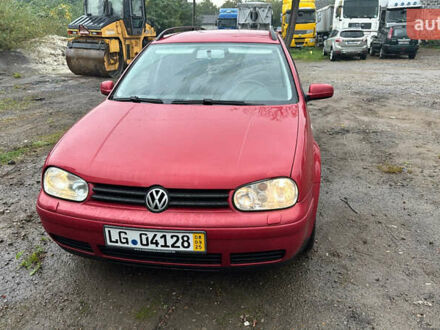 Красный Фольксваген Гольф, объемом двигателя 1.6 л и пробегом 212 тыс. км за 5200 $, фото 1 на Automoto.ua