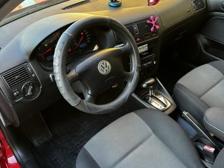 Красный Фольксваген Гольф, объемом двигателя 1.6 л и пробегом 187 тыс. км за 5300 $, фото 1 на Automoto.ua