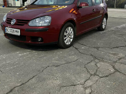 Красный Фольксваген Гольф, объемом двигателя 1.6 л и пробегом 195 тыс. км за 4700 $, фото 1 на Automoto.ua