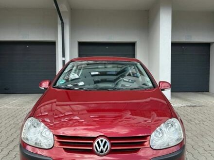 Красный Фольксваген Гольф, объемом двигателя 1.6 л и пробегом 233 тыс. км за 4700 $, фото 1 на Automoto.ua