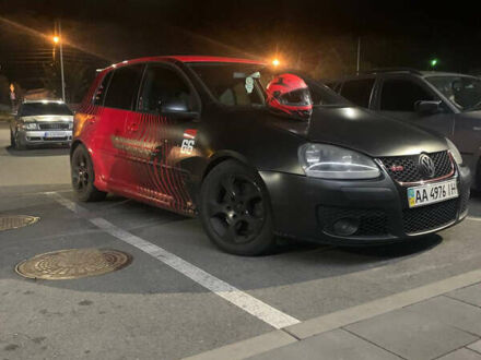 Красный Фольксваген Гольф, объемом двигателя 1.6 л и пробегом 145 тыс. км за 7500 $, фото 1 на Automoto.ua