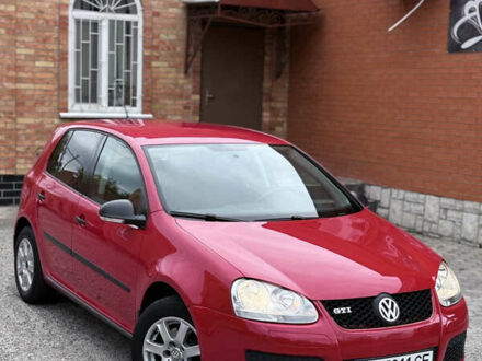 Фольксваген Гольф 2007 в Смеле на Automoto.ua Красный Фольксваген Гольф, объемом двигателя 1.6 л и пробегом 287 тыс. км за 6200 $, фото 1 на Automoto.ua