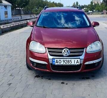Фольксваген Гольф 2008 у Виноградове на Automoto.ua Червоний Фольксваген Гольф, об'ємом двигуна 1.9 л та пробігом 190 тис. км за 5500 $, фото 1 на Automoto.ua