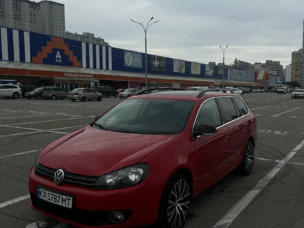 Красный Фольксваген Гольф, объемом двигателя 1.6 л и пробегом 205 тыс. км за 9999 $, фото 1 на Automoto.ua