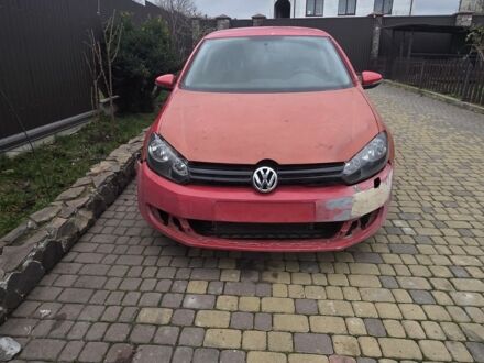 Красный Фольксваген Гольф, объемом двигателя 1.2 л и пробегом 154 тыс. км за 4600 $, фото 1 на Automoto.ua