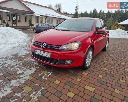 Красный Фольксваген Гольф, объемом двигателя 1.2 л и пробегом 280 тыс. км за 5850 $, фото 1 на Automoto.ua