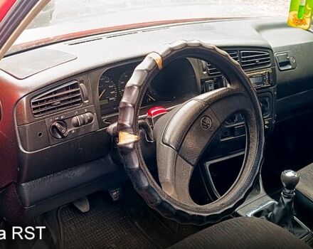 Фольксваген Гольф 1994 в Чернигове на Automoto.ua Фольксваген Гольф, объемом двигателя 1.6 л и пробегом 300 тыс. км за 1600 $, фото 5 на Automoto.ua