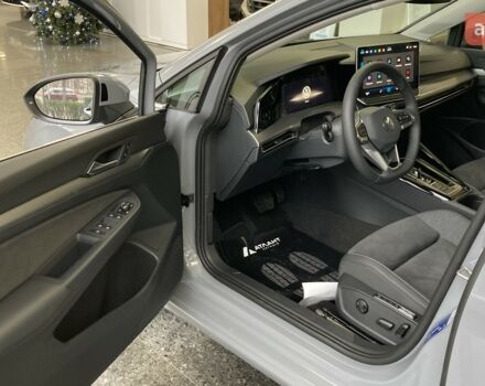 купить новое авто Фольксваген Гольф 2025 года от официального дилера Автодім Атлант на Вацлава Гавела Фольксваген фото