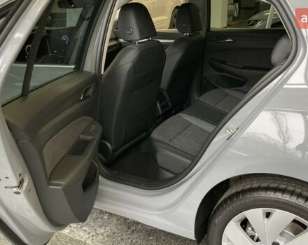 купить новое авто Фольксваген Гольф 2025 года от официального дилера Автодім Атлант на Вацлава Гавела Фольксваген фото