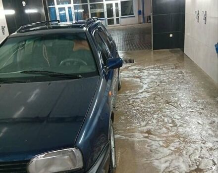 Фольксваген Гольф, объемом двигателя 1.8 л и пробегом 300 тыс. км за 2100 $, фото 1 на Automoto.ua