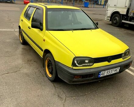 Желтый Фольксваген Гольф, объемом двигателя 1.9 л и пробегом 250 тыс. км за 1600 $, фото 1 на Automoto.ua