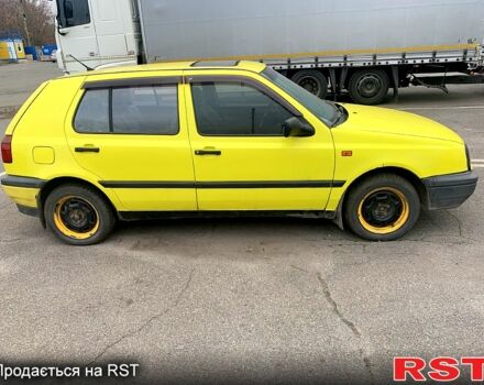 Желтый Фольксваген Гольф, объемом двигателя 1.9 л и пробегом 250 тыс. км за 1600 $, фото 2 на Automoto.ua