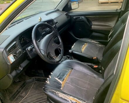 Желтый Фольксваген Гольф, объемом двигателя 1.9 л и пробегом 250 тыс. км за 1600 $, фото 4 на Automoto.ua