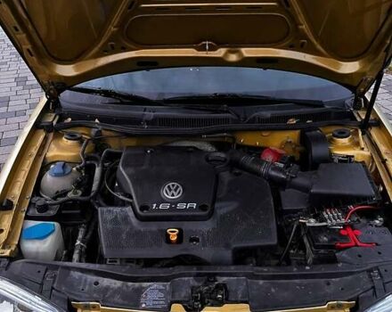 Желтый Фольксваген Гольф, объемом двигателя 1.6 л и пробегом 318 тыс. км за 2900 $, фото 7 на Automoto.ua