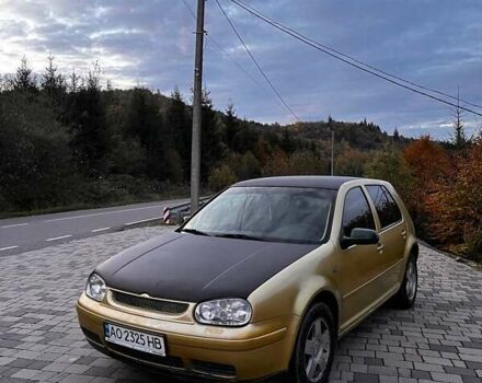 Желтый Фольксваген Гольф, объемом двигателя 1.6 л и пробегом 318 тыс. км за 2900 $, фото 2 на Automoto.ua