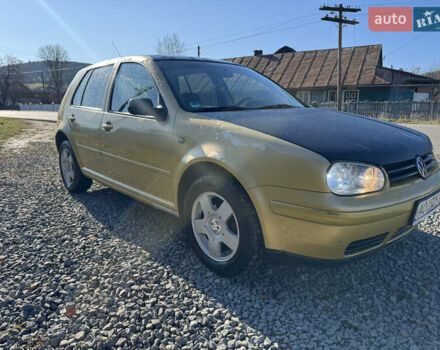 Желтый Фольксваген Гольф, объемом двигателя 1.6 л и пробегом 350 тыс. км за 2450 $, фото 5 на Automoto.ua
