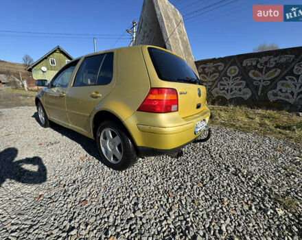 Желтый Фольксваген Гольф, объемом двигателя 1.6 л и пробегом 350 тыс. км за 2450 $, фото 3 на Automoto.ua