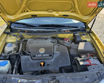 Желтый Фольксваген Гольф, объемом двигателя 1.6 л и пробегом 350 тыс. км за 2450 $, фото 11 на Automoto.ua