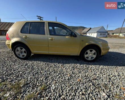 Желтый Фольксваген Гольф, объемом двигателя 1.6 л и пробегом 350 тыс. км за 2450 $, фото 1 на Automoto.ua