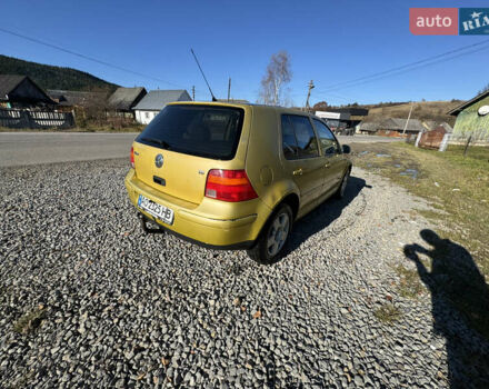 Желтый Фольксваген Гольф, объемом двигателя 1.6 л и пробегом 350 тыс. км за 2450 $, фото 4 на Automoto.ua