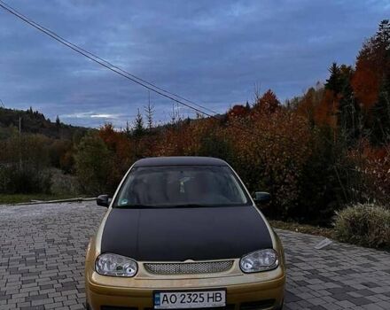 Желтый Фольксваген Гольф, объемом двигателя 1.6 л и пробегом 318 тыс. км за 2900 $, фото 6 на Automoto.ua