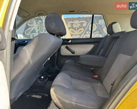 Желтый Фольксваген Гольф, объемом двигателя 1.6 л и пробегом 350 тыс. км за 2450 $, фото 10 на Automoto.ua