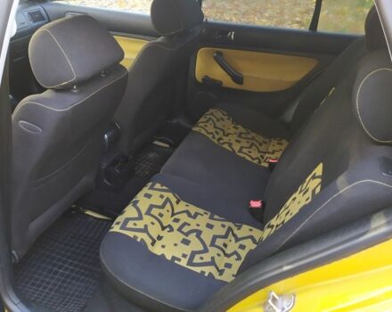 Желтый Фольксваген Гольф, объемом двигателя 1.4 л и пробегом 229 тыс. км за 3000 $, фото 7 на Automoto.ua