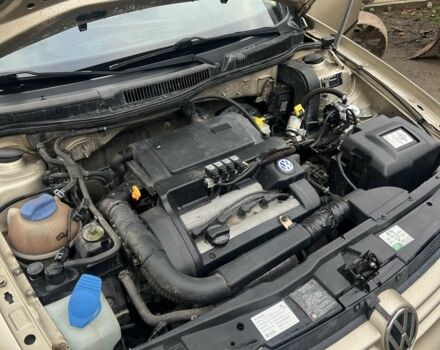 Желтый Фольксваген Гольф, объемом двигателя 1.4 л и пробегом 236 тыс. км за 5500 $, фото 6 на Automoto.ua