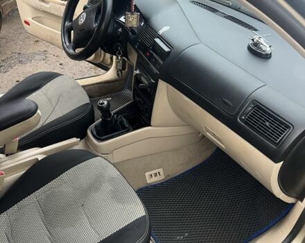 Желтый Фольксваген Гольф, объемом двигателя 1.4 л и пробегом 236 тыс. км за 5500 $, фото 7 на Automoto.ua