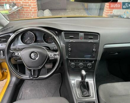 Желтый Фольксваген Гольф, объемом двигателя 1.4 л и пробегом 130 тыс. км за 13200 $, фото 6 на Automoto.ua