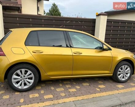 Желтый Фольксваген Гольф, объемом двигателя 1.4 л и пробегом 130 тыс. км за 13200 $, фото 1 на Automoto.ua