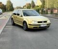 Желтый Фольксваген Гольф, объемом двигателя 1.4 л и пробегом 299 тыс. км за 2999 $, фото 20 на Automoto.ua