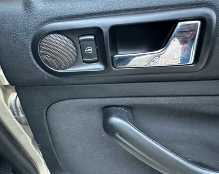 Желтый Фольксваген Гольф, объемом двигателя 1.6 л и пробегом 245 тыс. км за 3700 $, фото 10 на Automoto.ua