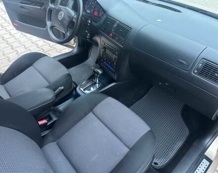 Желтый Фольксваген Гольф, объемом двигателя 1.6 л и пробегом 245 тыс. км за 3700 $, фото 12 на Automoto.ua