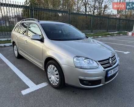 Желтый Фольксваген Гольф, объемом двигателя 1.6 л и пробегом 210 тыс. км за 5800 $, фото 1 на Automoto.ua