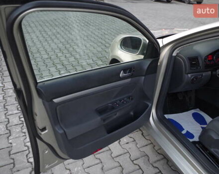 Желтый Фольксваген Гольф, объемом двигателя 1.6 л и пробегом 216 тыс. км за 6650 $, фото 18 на Automoto.ua