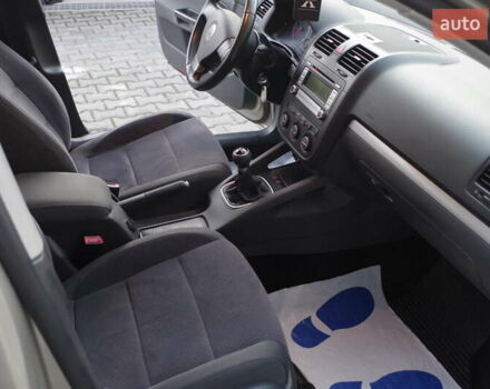 Желтый Фольксваген Гольф, объемом двигателя 1.6 л и пробегом 216 тыс. км за 6650 $, фото 14 на Automoto.ua