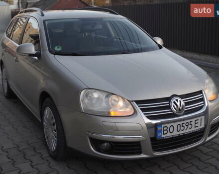 Желтый Фольксваген Гольф, объемом двигателя 1.6 л и пробегом 216 тыс. км за 6650 $, фото 5 на Automoto.ua