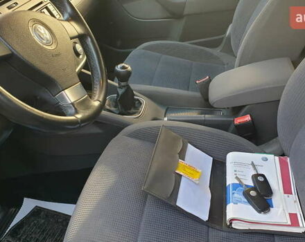 Желтый Фольксваген Гольф, объемом двигателя 1.6 л и пробегом 216 тыс. км за 6650 $, фото 2 на Automoto.ua