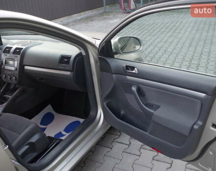 Желтый Фольксваген Гольф, объемом двигателя 1.6 л и пробегом 216 тыс. км за 6650 $, фото 21 на Automoto.ua