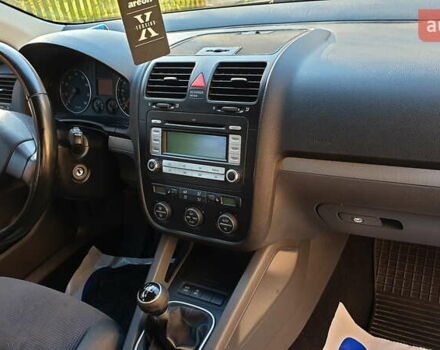 Желтый Фольксваген Гольф, объемом двигателя 1.6 л и пробегом 216 тыс. км за 6650 $, фото 1 на Automoto.ua