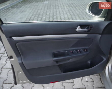 Желтый Фольксваген Гольф, объемом двигателя 1.6 л и пробегом 216 тыс. км за 6650 $, фото 17 на Automoto.ua