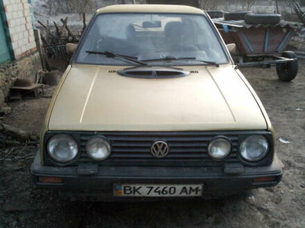 Желтый Фольксваген Гольф, объемом двигателя 1.8 л и пробегом 267 тыс. км за 1500 $, фото 1 на Automoto.ua