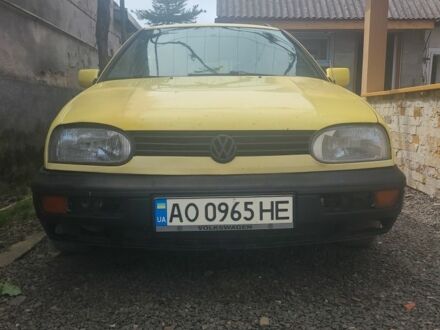 Фольксваген Гольф 1998 у Хусте на Automoto.ua Жовтий Фольксваген Гольф, об'ємом двигуна 1.9 л та пробігом 370 тис. км за 2000 $, фото 1 на Automoto.ua