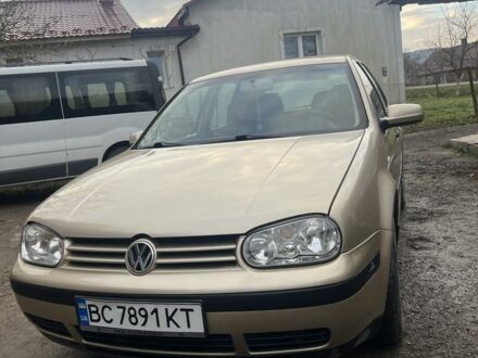 Желтый Фольксваген Гольф, объемом двигателя 1.4 л и пробегом 236 тыс. км за 5500 $, фото 1 на Automoto.ua