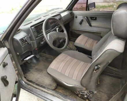 Серый Фольксваген Гольф, объемом двигателя 1.6 л и пробегом 300 тыс. км за 1600 $, фото 6 на Automoto.ua